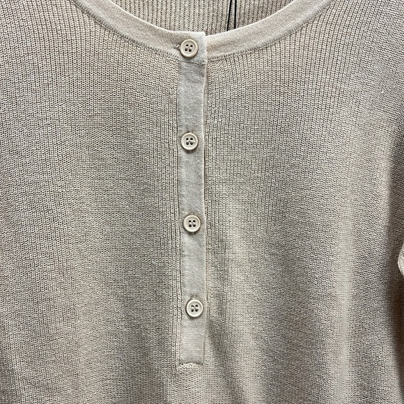 One Grey Day Ribbed Henley Top Cotton Tan Stretchy Sweater Large Revolve New NWT - Picture 4 of 8